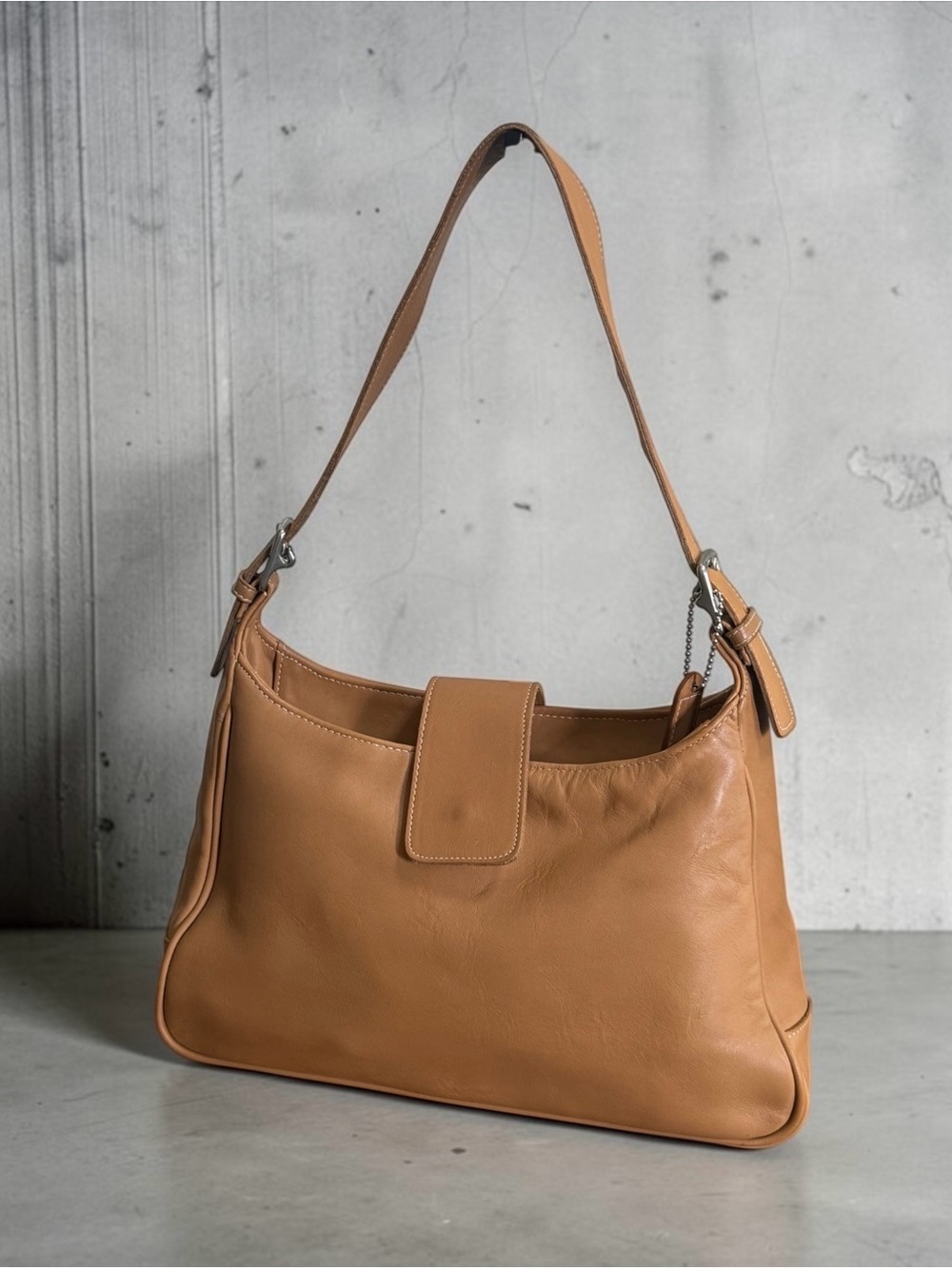 Coach Vintage Hamptons Tan Leather Hobo Shoulder Bag Y2K - Picture 3 of 15